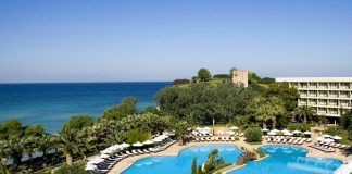 Το Sani Resort λέει «τέλος» στα πλαστικά καλαμάκια